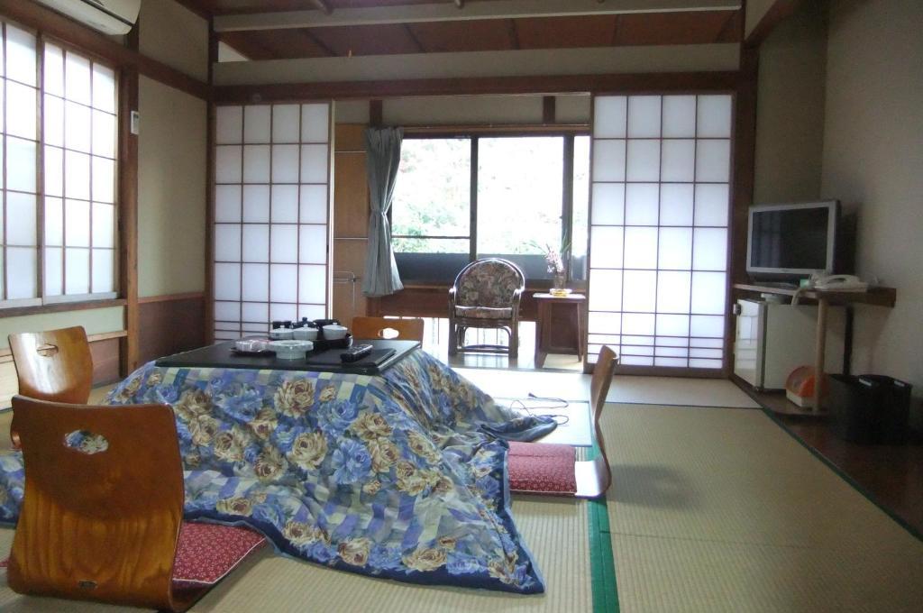 Отель Omiya Ryokan Хаконе Экстерьер фото